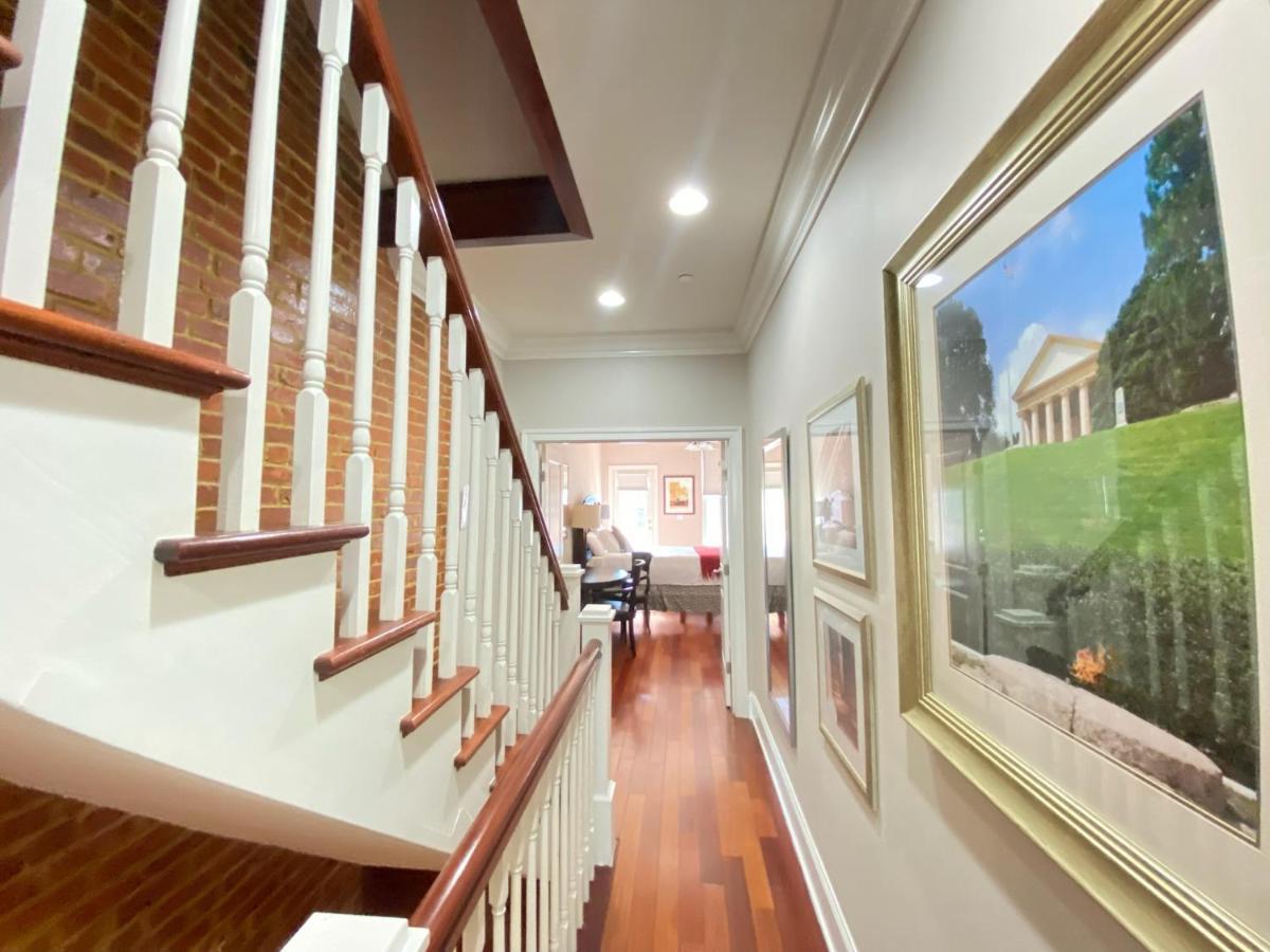 Classy Victorian Brownstone Subway Shopping Washington Exterior photo